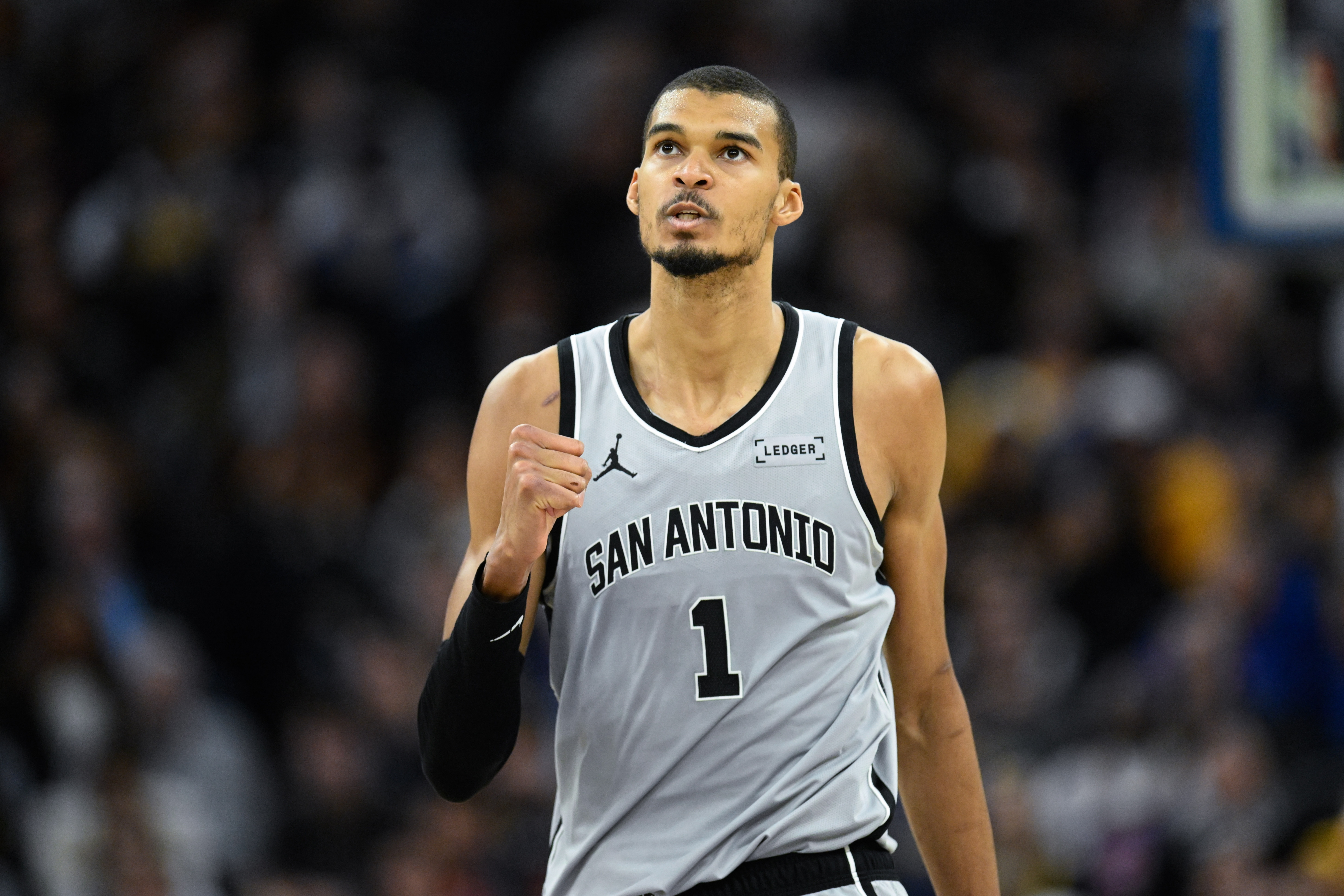 2026世界杯投注-解说：绿军进攻端各种牵制文班 但马刺证明了自己资源的均衡性