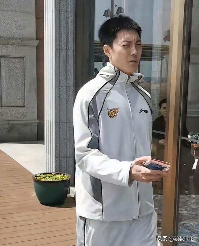 2026世界杯投注app下载-简单粗暴宠粉！胡明轩给客场粉丝送球票 今夜战青岛能否走出低迷
